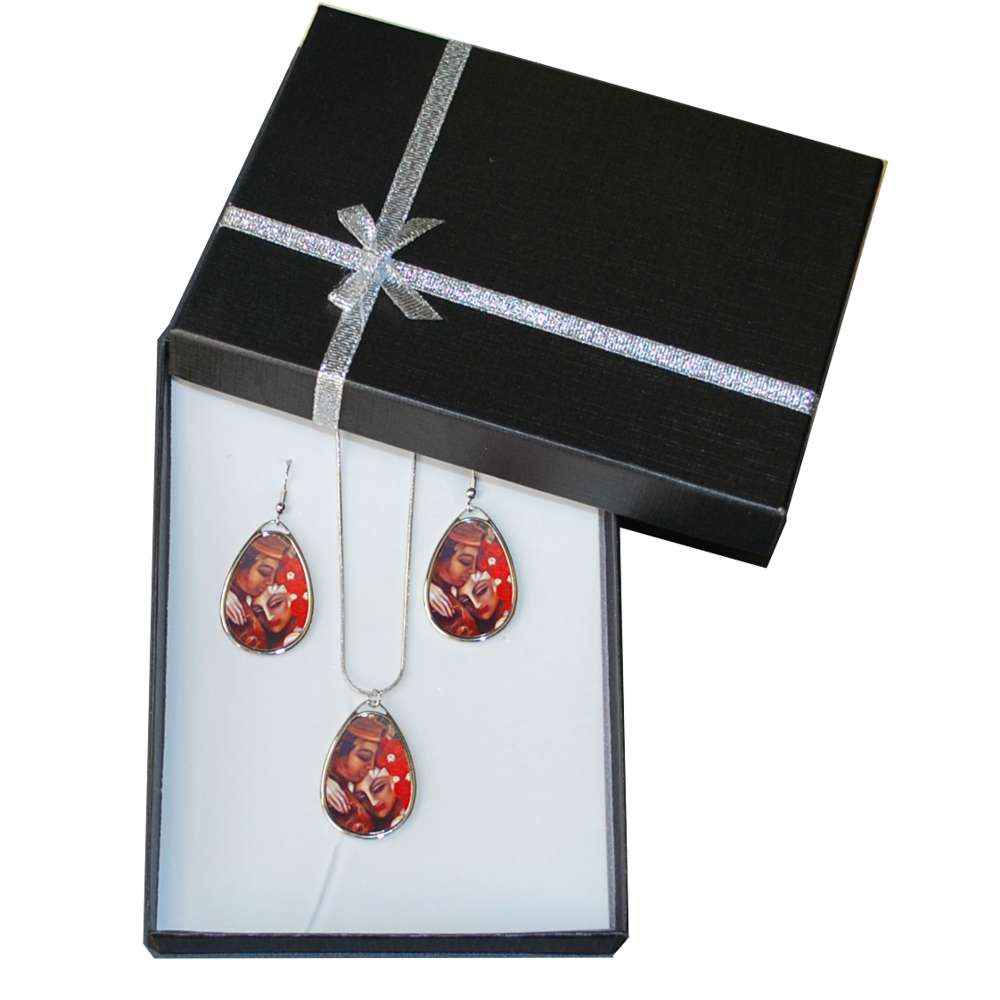 Roses a unique jewellery set from South Africa.