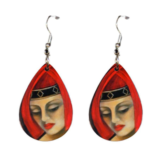 Teardrop-shaped earrings with a 1920's design 