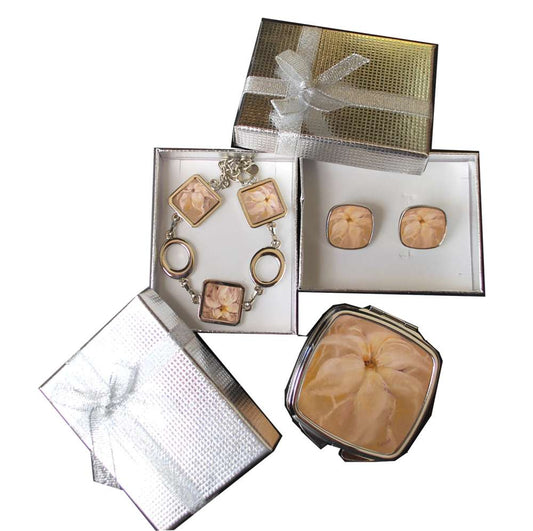 Set of jewellery including a bracelet, earrings, and compact mirror in gift boxes - idalet and erica