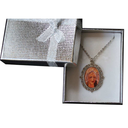 bride-a-delicate-vintage-necklace-with-an-oval-pendant